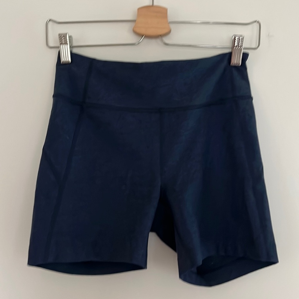Outdoor Voices 5” warmup shorts S Navy